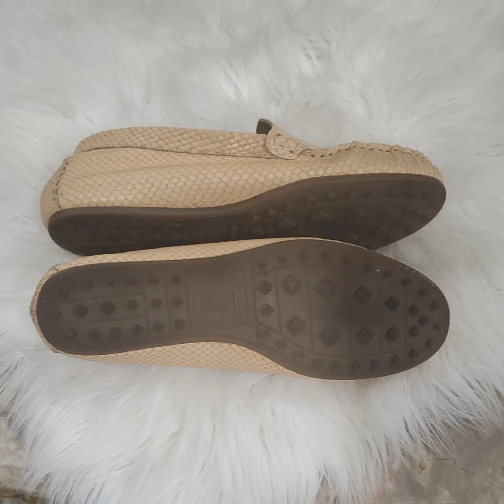 AEROSOLES Beige Textured Moccasins for Women - Picture 7 of 10